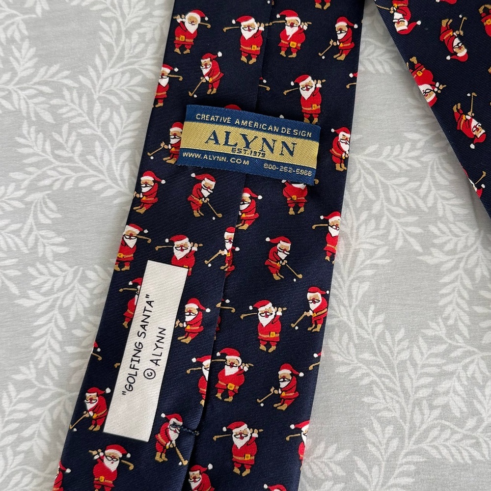 Golfing Santa By Alynn Men’s Tie. NWOT - Picture 6 of 6